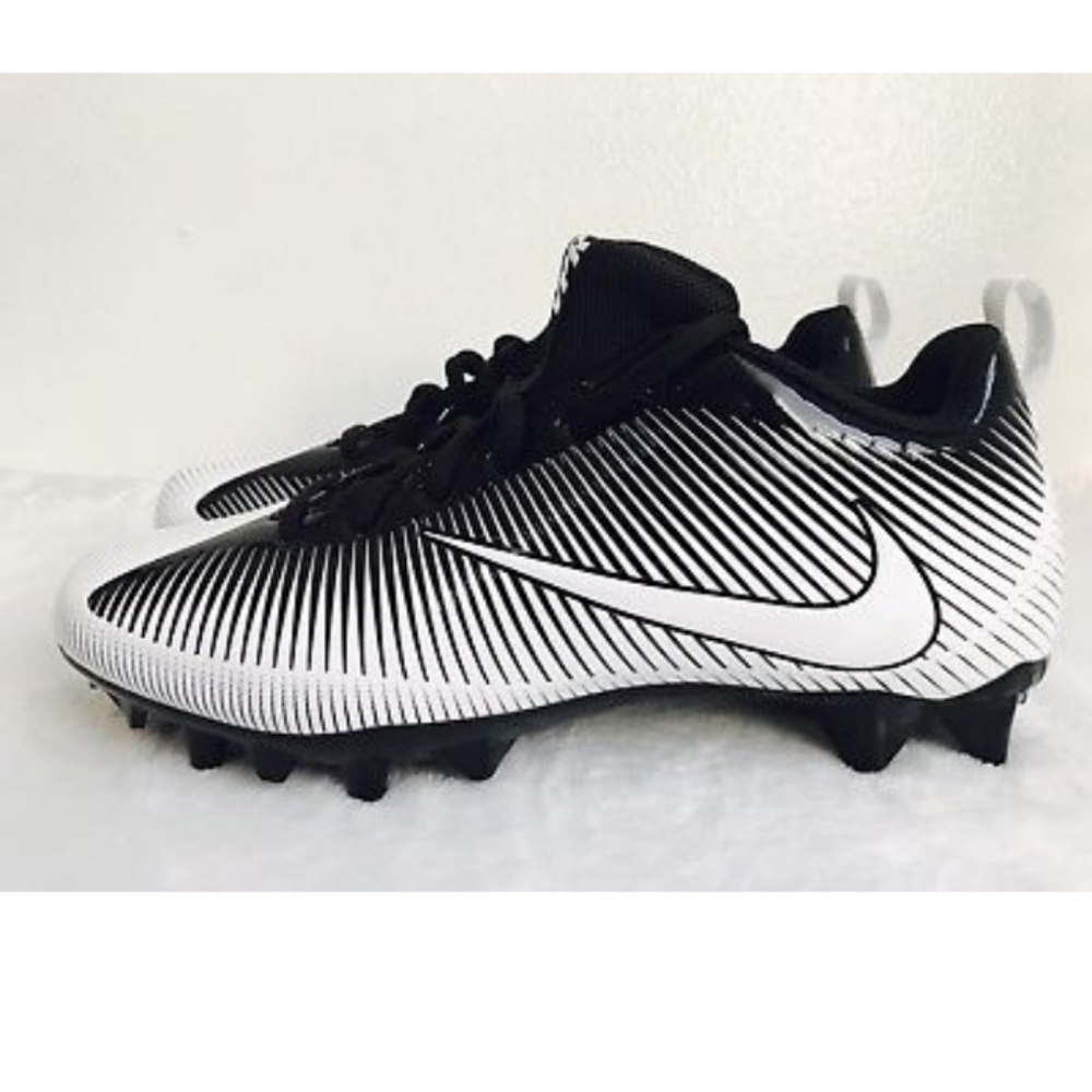 Boys Nike Vapor Sports Cleats Size 6 black & white